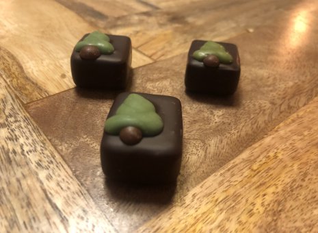 Kerstboompjes op een pure bonbons